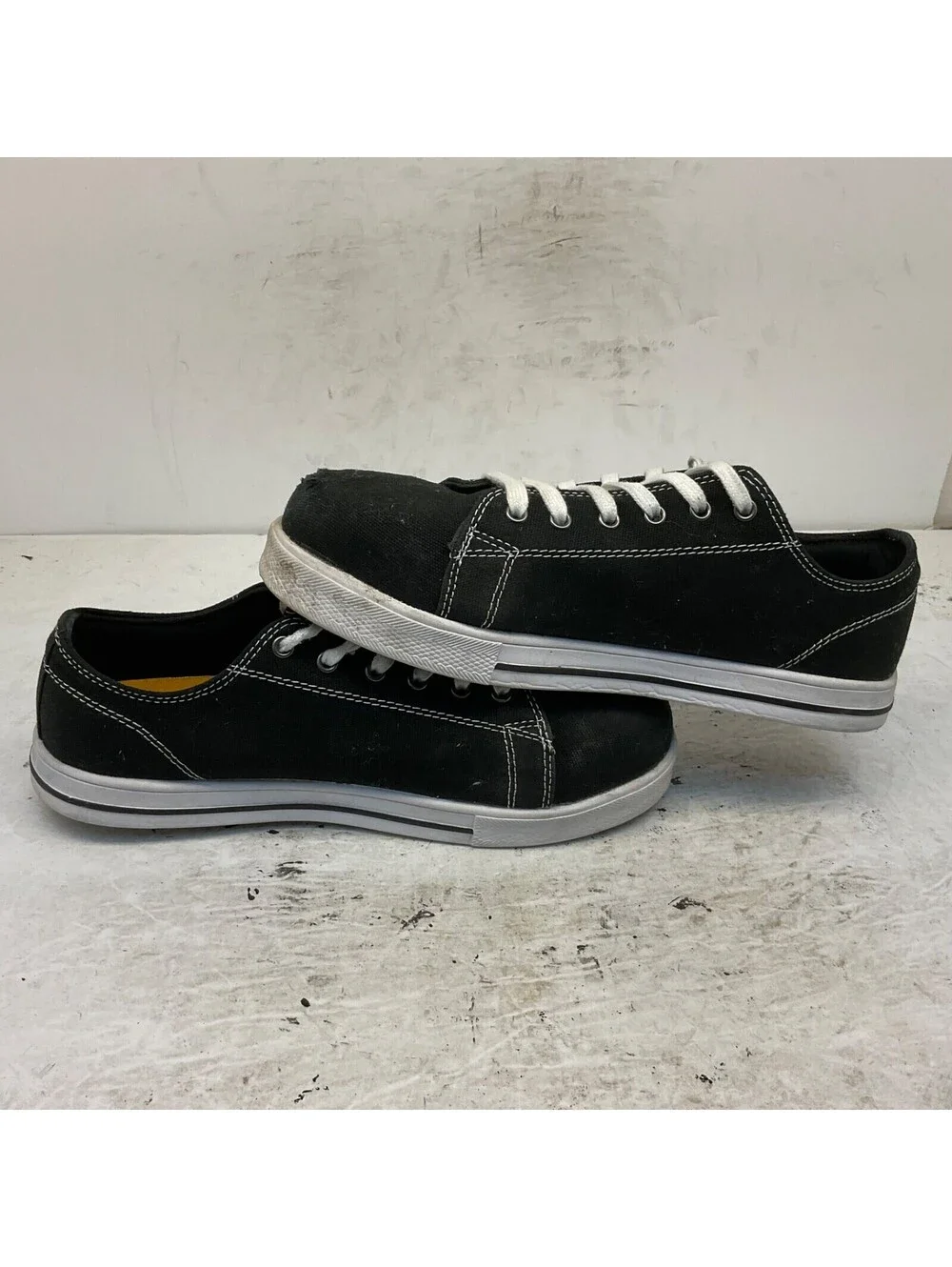 Dakota used shoes